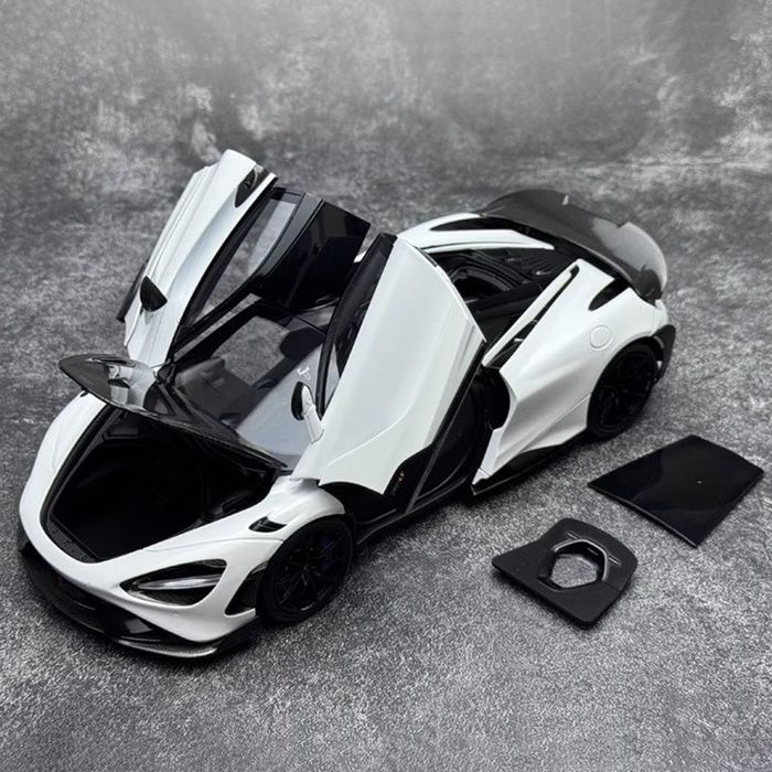 Vând machetă 1/18 Mclaren 765 LT HPD nouă