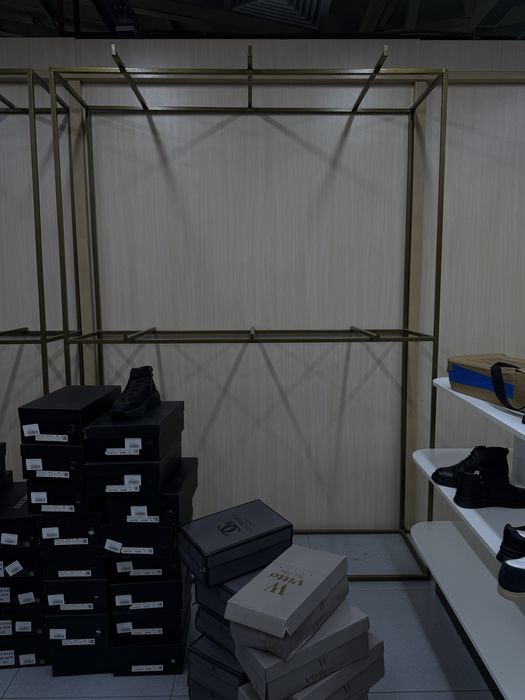 Продам стойки для одежды       .