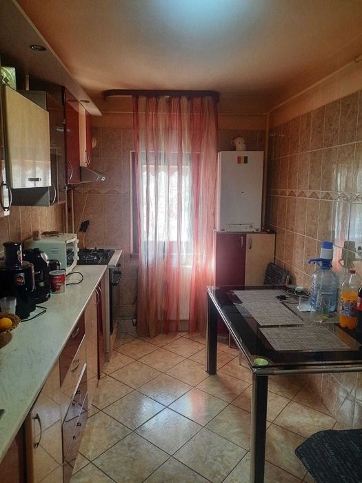 Inchiriez apartament cu 3 camere zona Ultracentrala