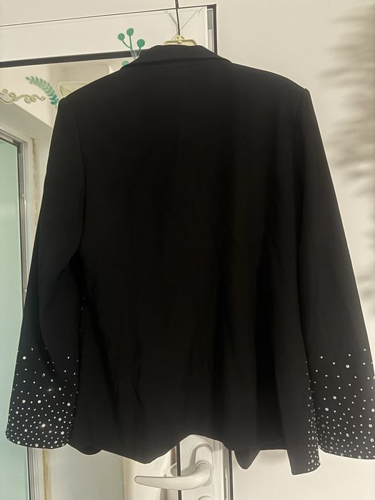 Дамско сако с камъни