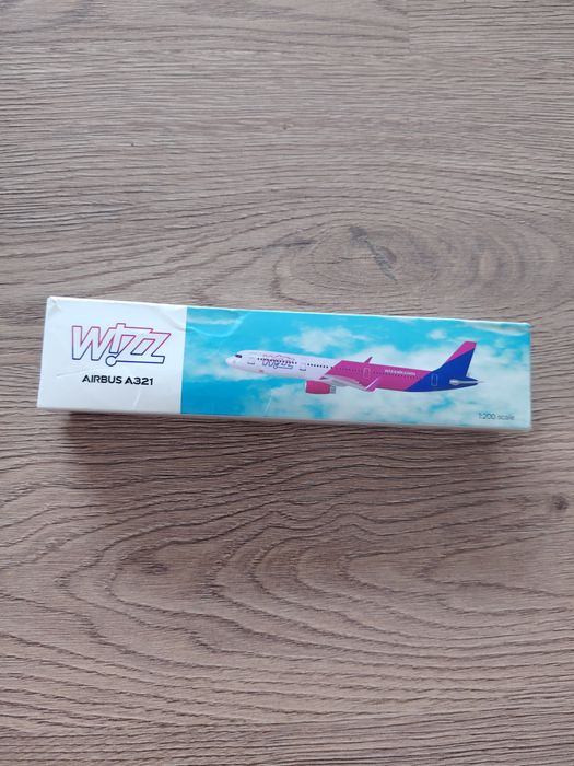 Vând machetă avion