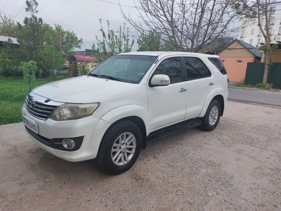 Продам Toyota Fortuner