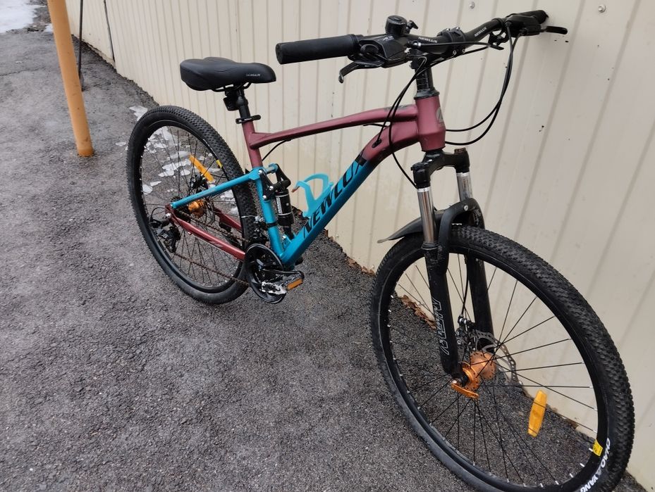 Велосипед невлюкс  двух подвес