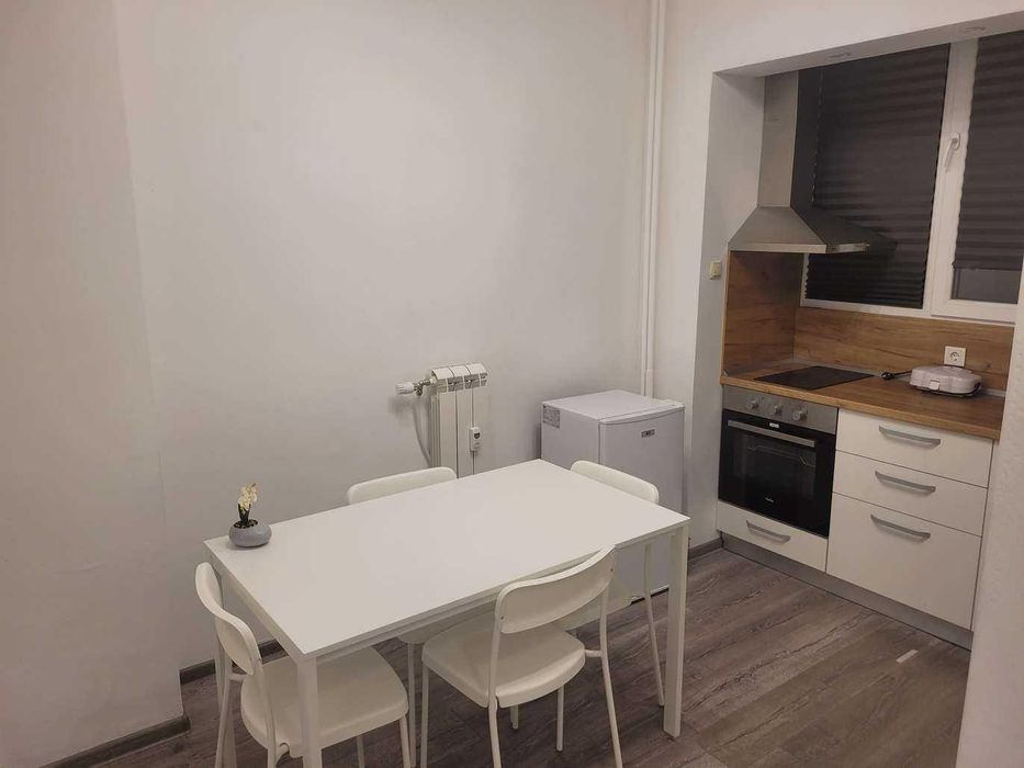 Дава се под наем Тристаен апартамент в София, Център - 62 кв.м за 817.53 € - Снимка #3