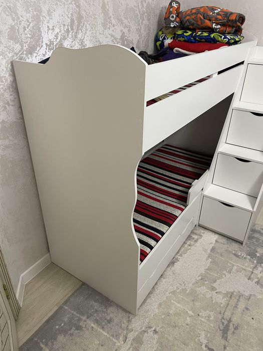 Двухъярусная кровать