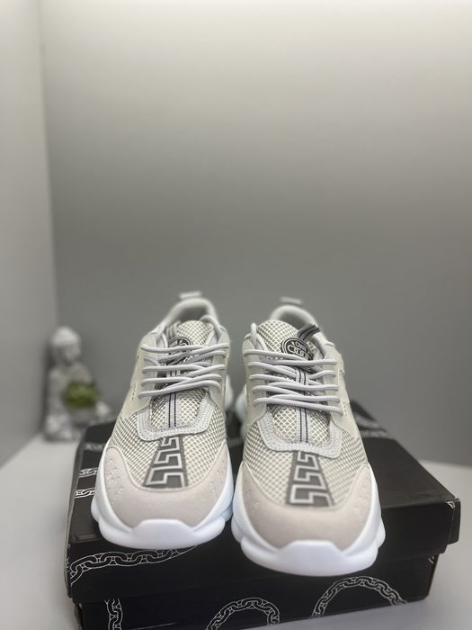 Versace chain reaction