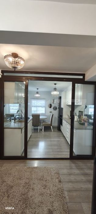 Apartament spatios cu 4 camere, complet mobilat si renovat modern, zon