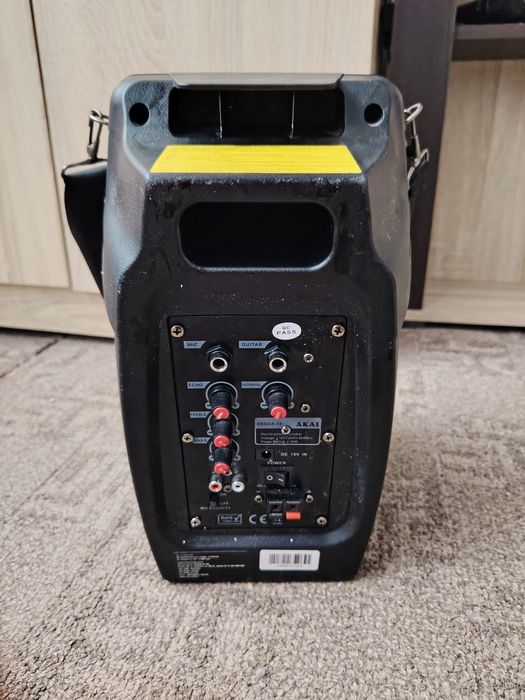 Boxă Akai portabilă