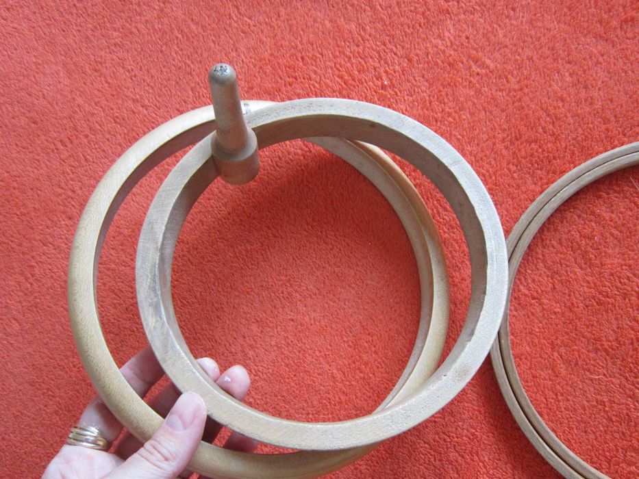 gherghef rotund vintage,inele lemn pt. broderie,goblen-made Germany