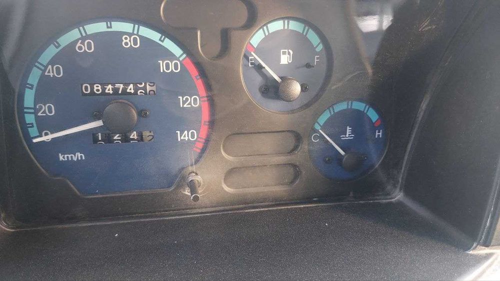 Damas Deluxe Oq rangli Sotiladi