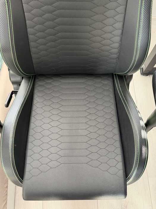 Razer Iskur X Топ състояние!