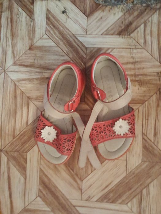 Продам детскую обувь