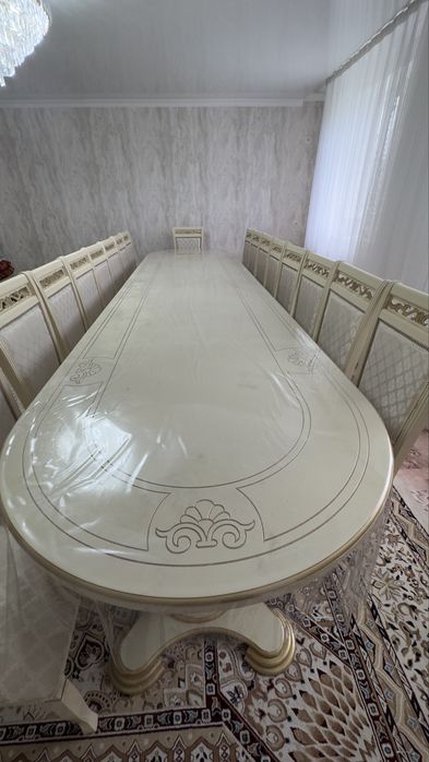 Стол со стульями