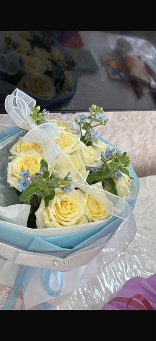 Продаю свежие цветы……………