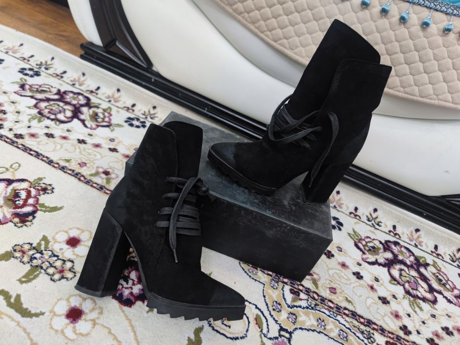 Осение ботинки продаются