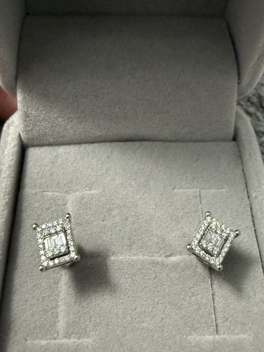 Бриллиантовые пусеты 750 пробы