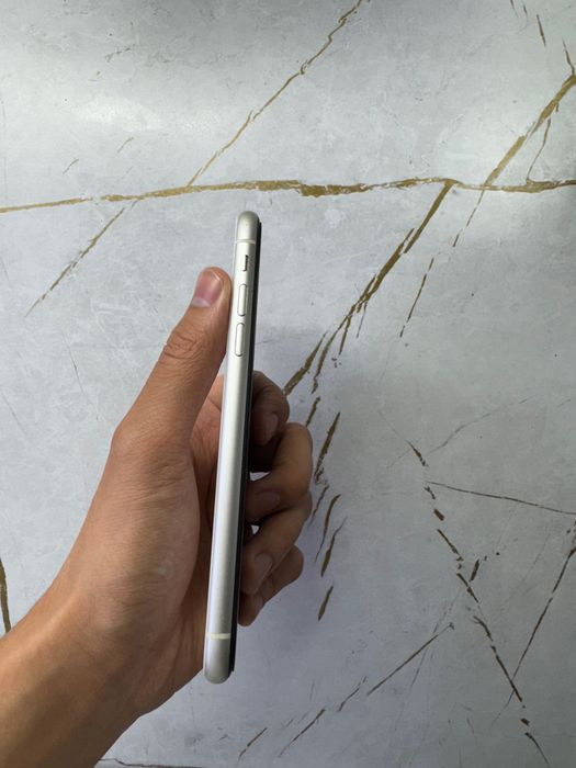 Продам айфон 11 IPhone 11