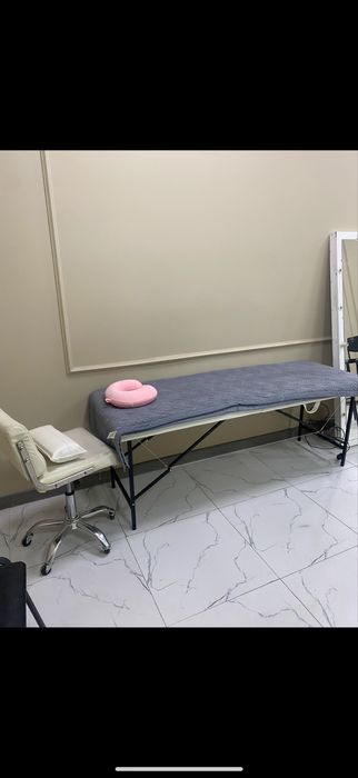 Продам маникюрный стол и кушетку