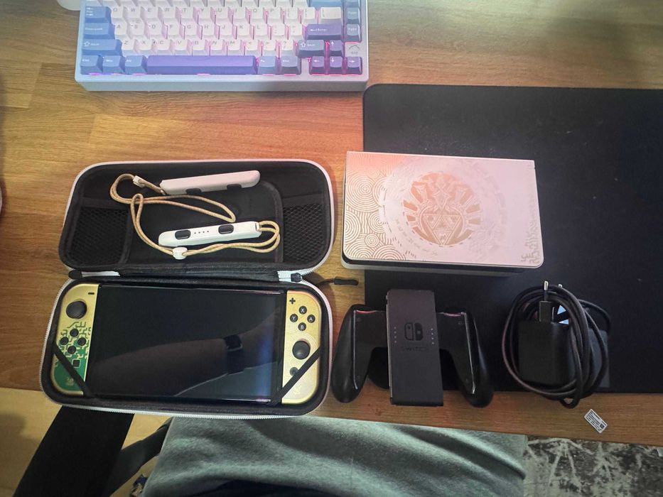 Nintendo Switch Oled Zelda Edition + 512gb MicroSD Карта + Кейс подарък!
