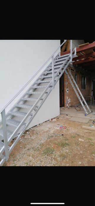 Scari metalice la orice dimensiune