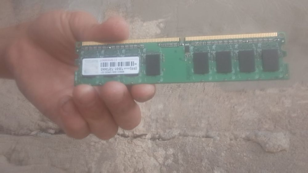 Оперативни DDR2 1g 800DIMM