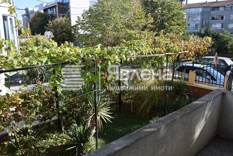 Агенция Явлена продава етаж от къща в гр. Приморск