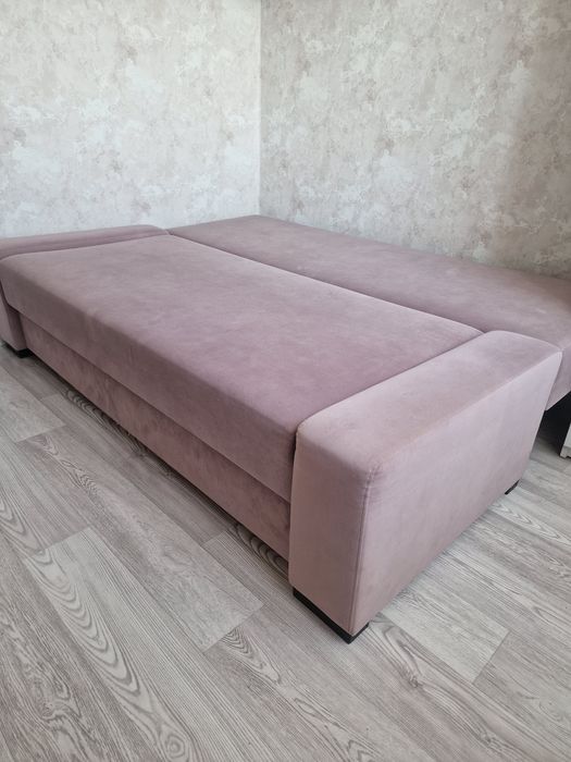 Продам диван б у.  Срочно