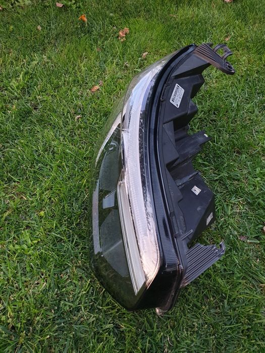 Десен фар за Рено Мастер
