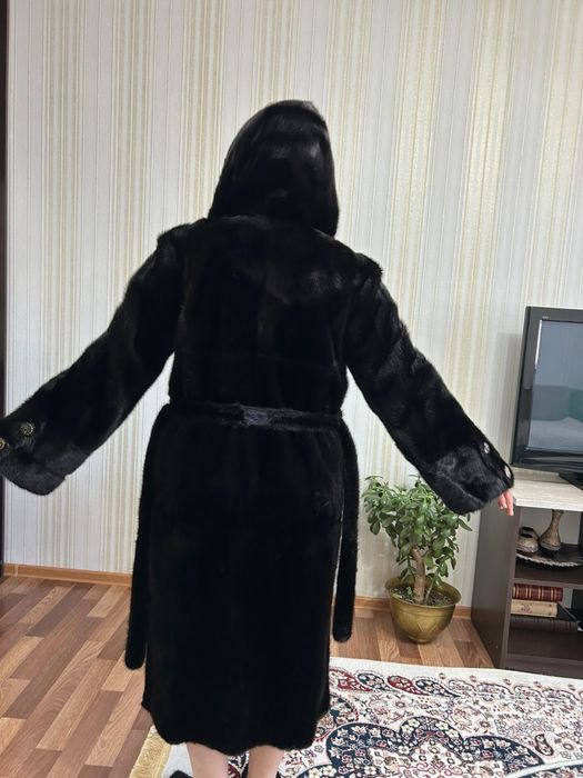 Продам норковую шубу