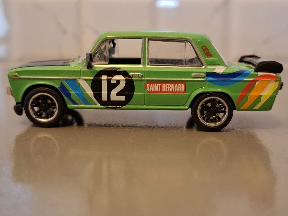 Коллекционная модель ВАЗ 2103 спорт, масштаб 1:43