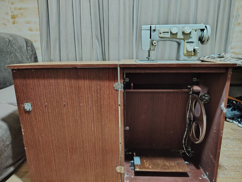 Tikish mashinasi Podolskiy-142