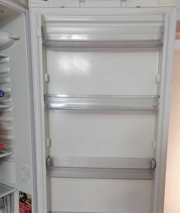 Дверные полки кармашки лотки от холодильника Hotpoint Ariston Indesit