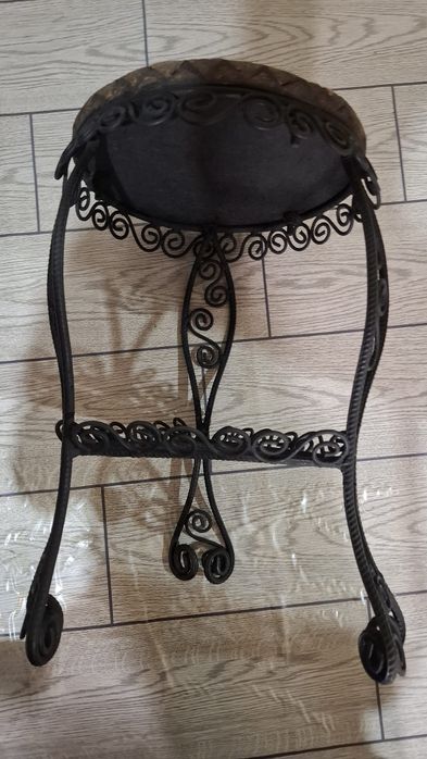 Măsuță stil noptieră de pat