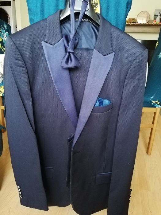 Vând costum complet