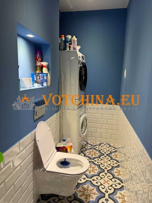 Просторна триетажна къща в град Свети Влас, м-т Инцараки.