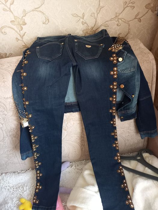 Продам джинсовый костюм
