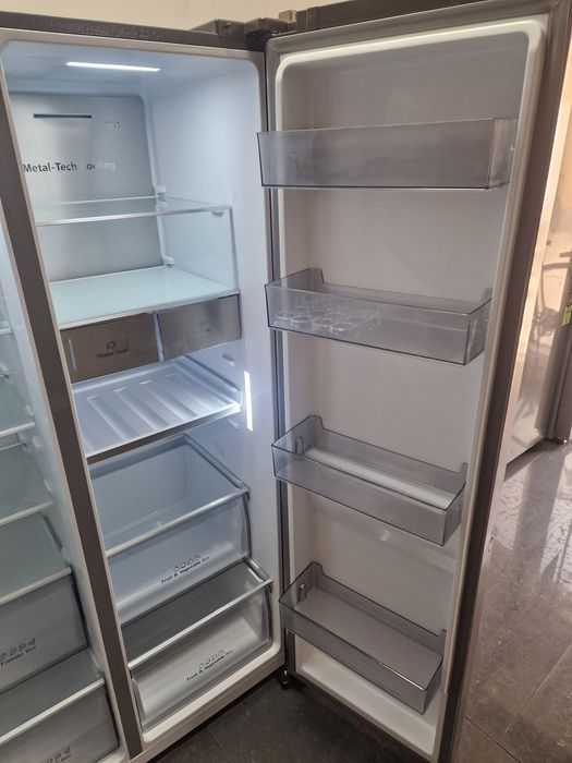 Хладилник Side By Side Hisense Inverter