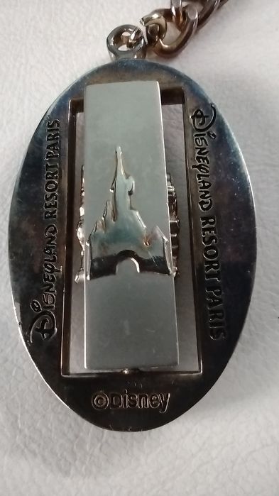 Уникален ключодържател на Disney