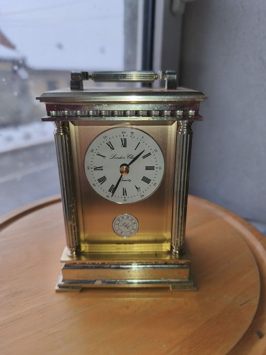 Ceas de masă Quartz auriu