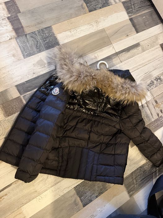 Geaca moncler.   Copii 5 ani