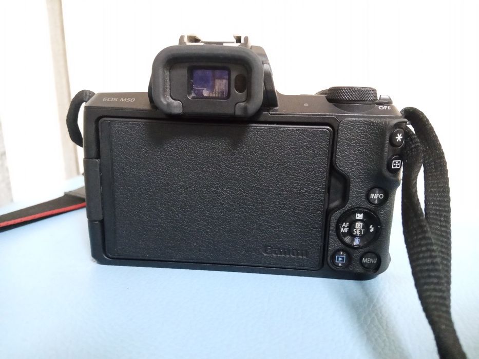 Камера Canon EOS M50