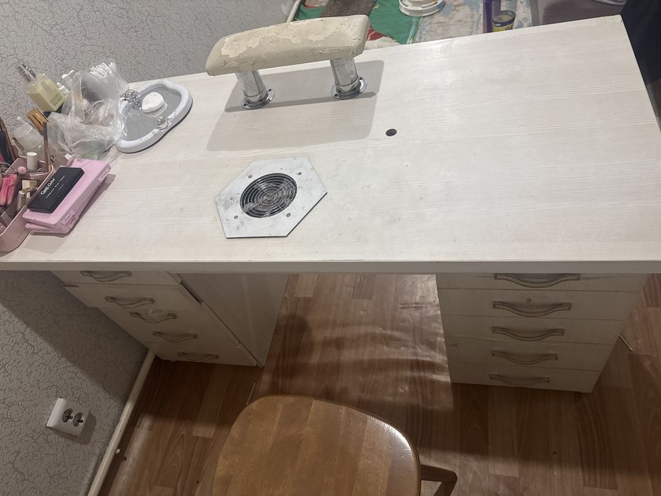 Продам маникюрный стол