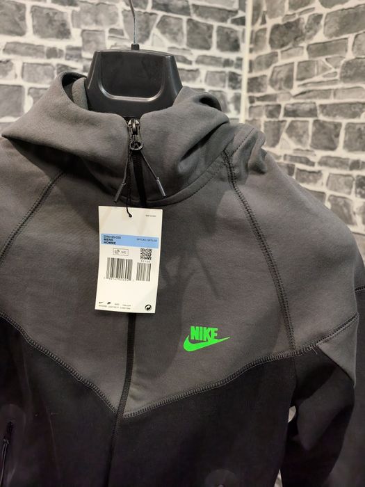 Nike Tech детски екипи намалени с 30%