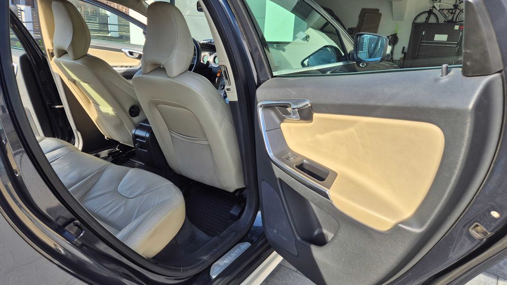 Volvo XC60 Summum D5, 215cp
