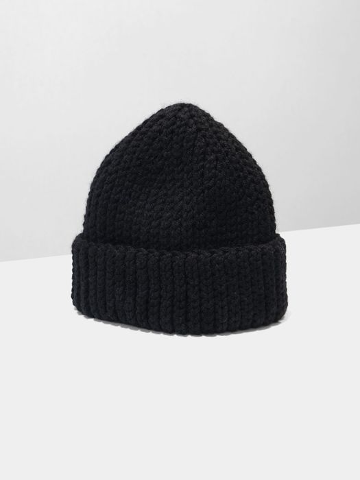 Шапка Бини, связана в ручную