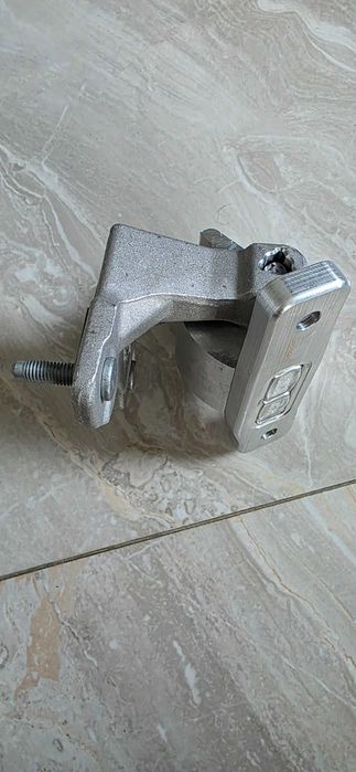Balama inferioara usa stanga fata Mercedes w205