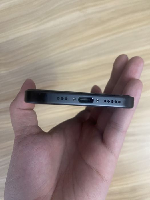Продам новый iPhone 15 (128GB)