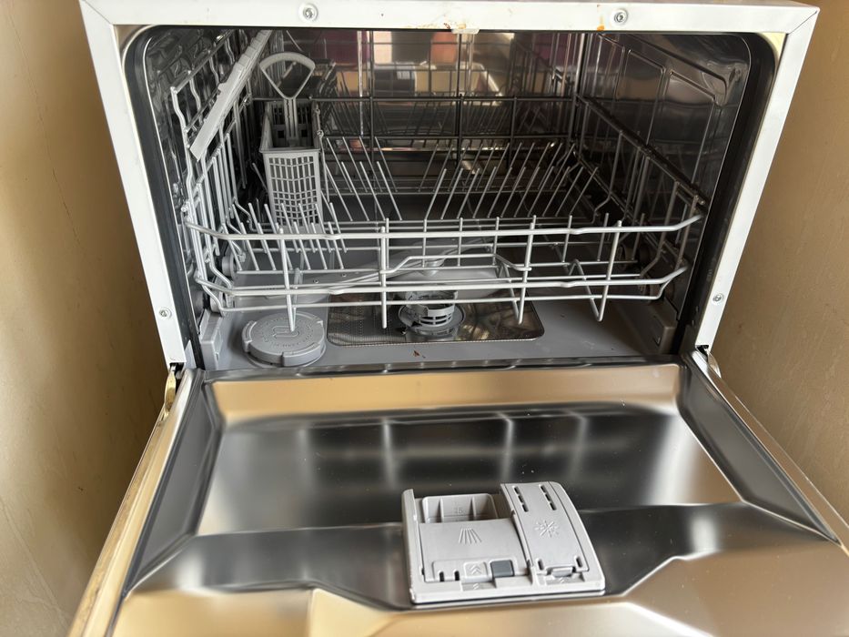 Продавам миална машина bosch малка