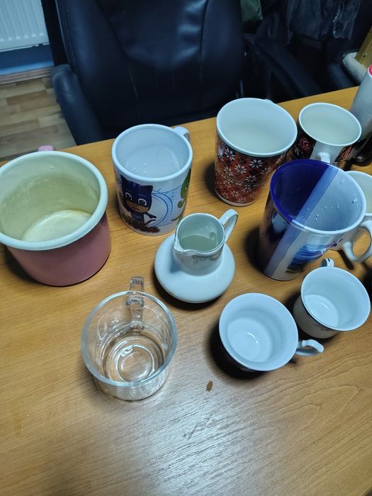 vând tacâmuri și pahare și toate ce e pe poze