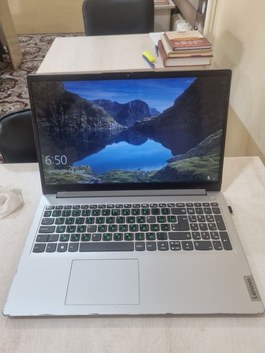Notebook lenovo.